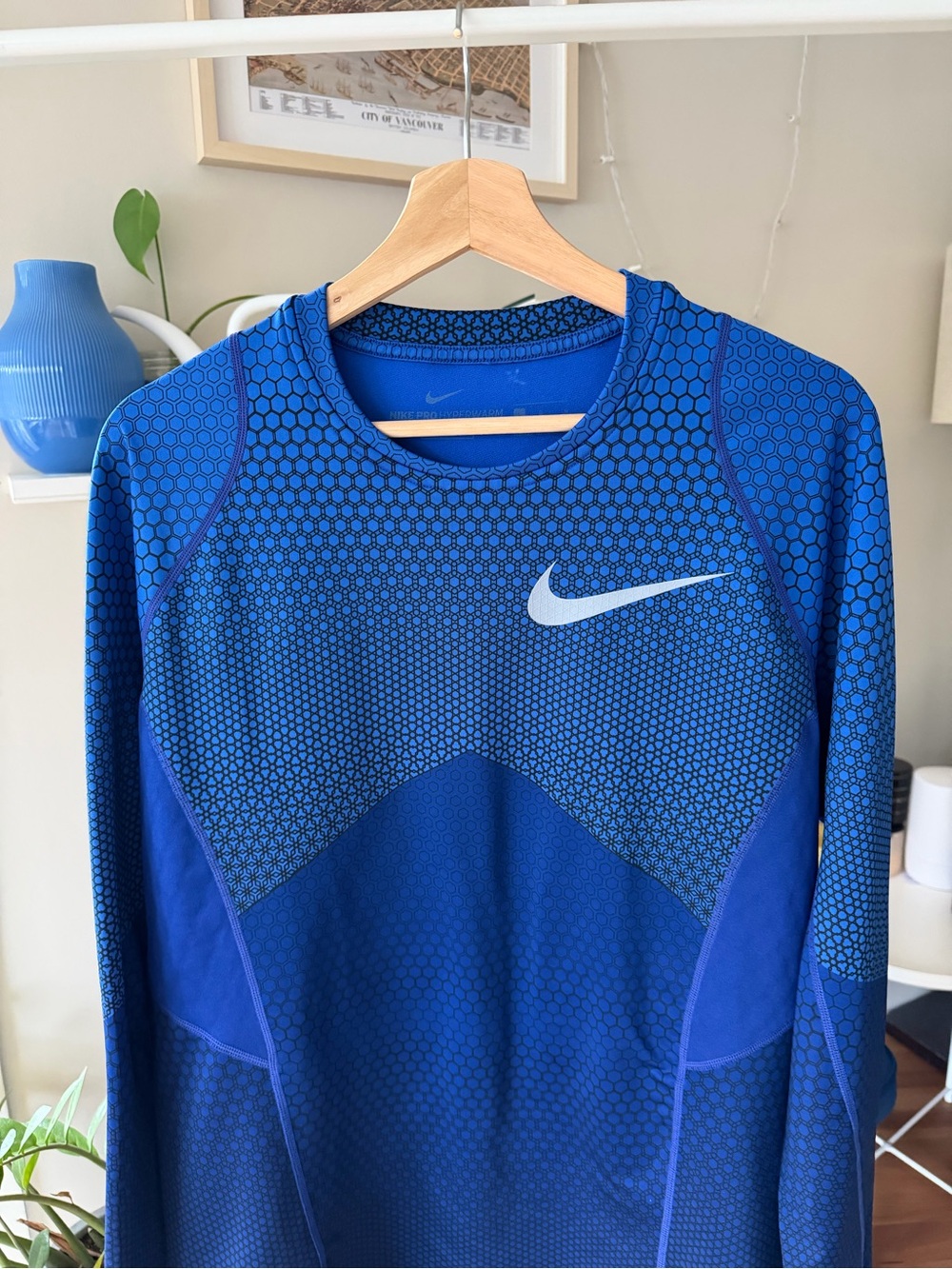 Nike Pro Hyperwarm Men’s Royal Blue Long-Sleeve Rash Guard training top